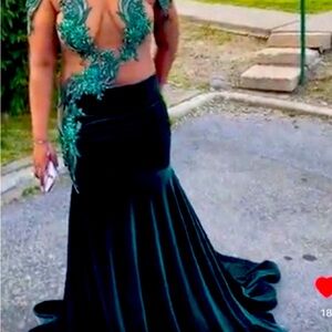 Selling a very Beautiful PROM dress Royal Green mermaid mesh dress!